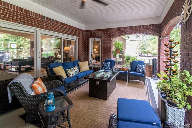 Builiding view ten for 8454 Grays, Grosse Ile, MI. 48138