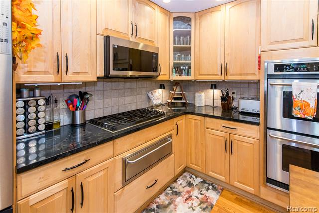 Builiding view thirty six for 8454 Grays, Grosse Ile, MI. 48138