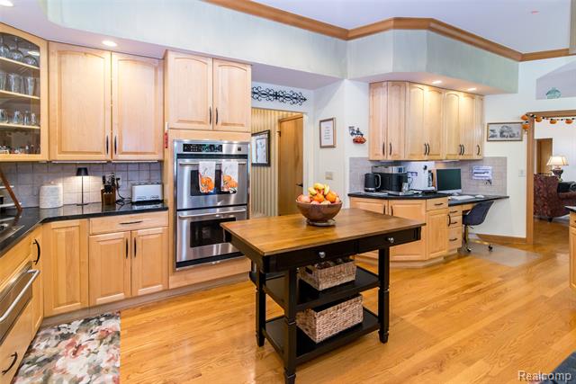 Builiding view thirty two for 8454 Grays, Grosse Ile, MI. 48138