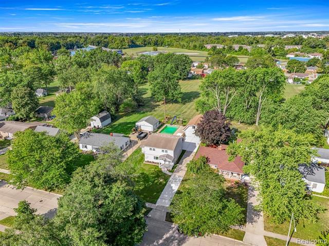 Builiding view fifty eight for 3158 Lafayette, Trenton, MI. 48183