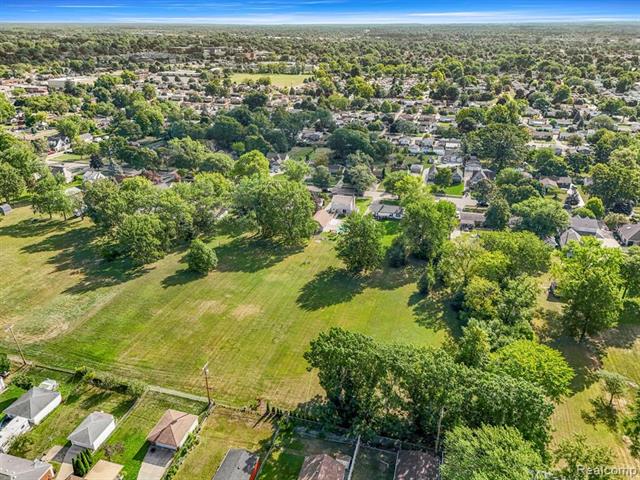 Builiding view fifty seven for 3158 Lafayette, Trenton, MI. 48183