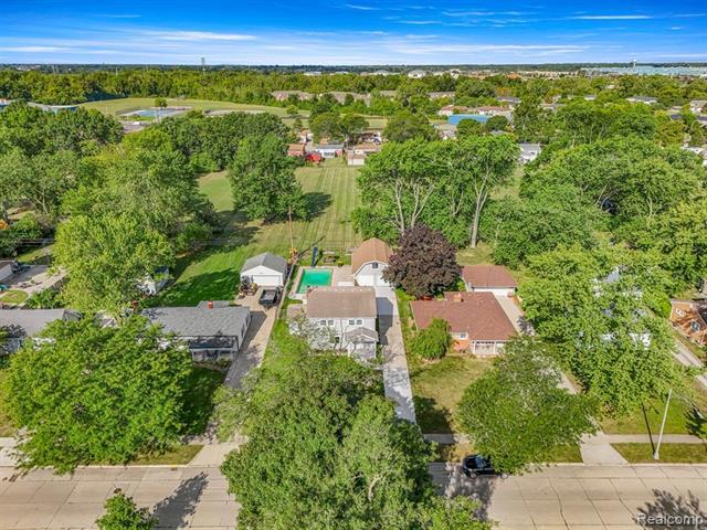 Builiding view fifty six for 3158 Lafayette, Trenton, MI. 48183