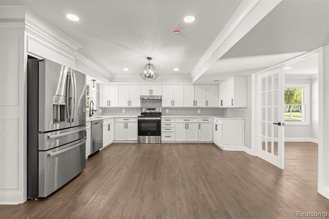 Builiding view five for 3158 Lafayette, Trenton, MI. 48183