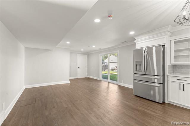 Builiding view four for 3158 Lafayette, Trenton, MI. 48183