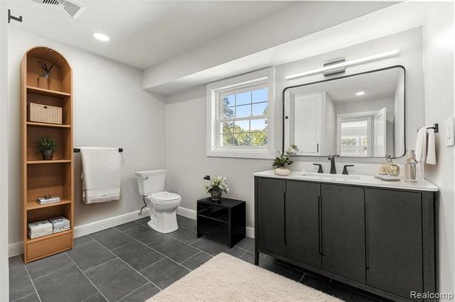 Builiding view fourteen for 3158 Lafayette, Trenton, MI. 48183