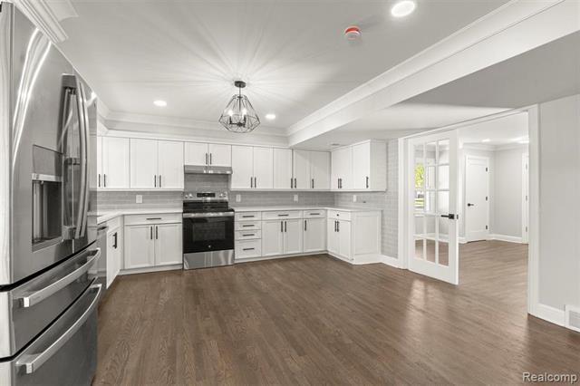 Builiding view seven for 3158 Lafayette, Trenton, MI. 48183