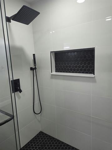 Builiding view seventeen for 3158 Lafayette, Trenton, MI. 48183