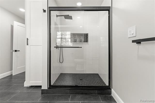 Builiding view sixteen for 3158 Lafayette, Trenton, MI. 48183