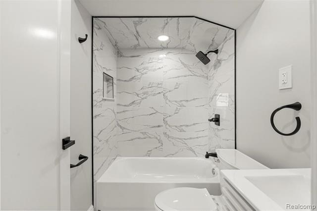 Builiding view thirteen for 3158 Lafayette, Trenton, MI. 48183