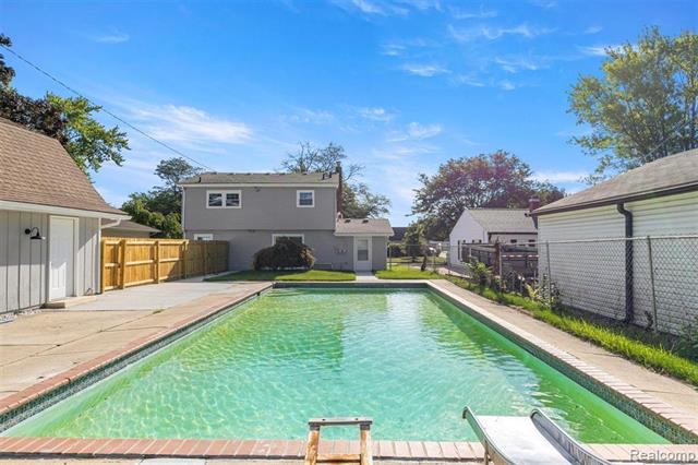 Builiding view thirty eight for 3158 Lafayette, Trenton, MI. 48183