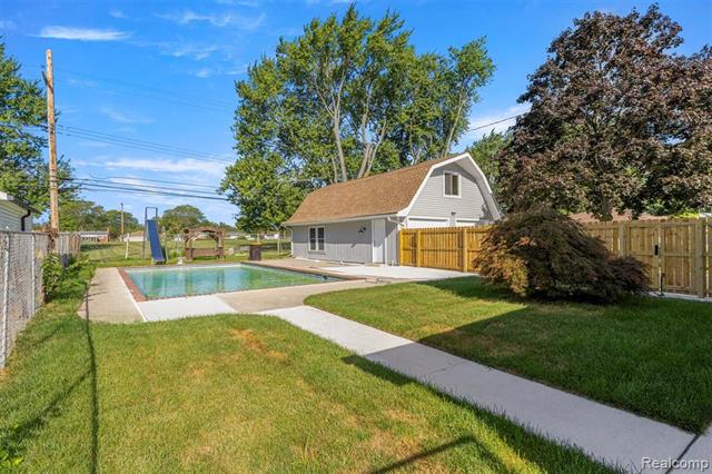 Builiding view thirty five for 3158 Lafayette, Trenton, MI. 48183