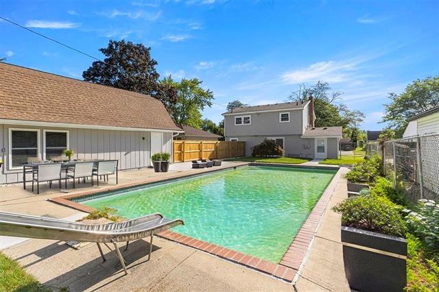 Builiding view thirty four for 3158 Lafayette, Trenton, MI. 48183