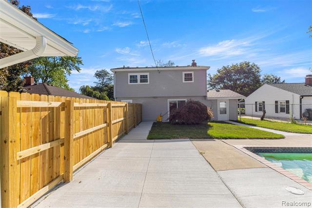 Builiding view thirty seven for 3158 Lafayette, Trenton, MI. 48183