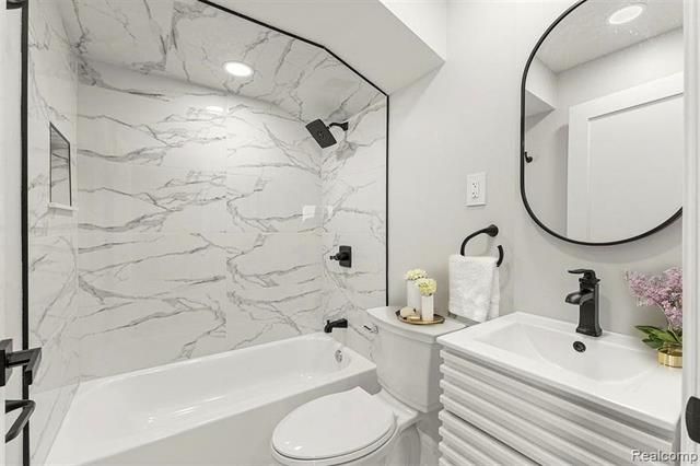 Builiding view twelve for 3158 Lafayette, Trenton, MI. 48183