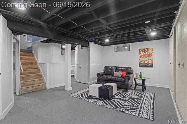 Builiding view seventeen for 24241 Coolidge Hwy, Oak Park, MI. 48237