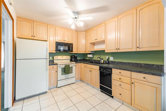 Builiding view eight for 3256 S Stella, Trenton, MI. 48183