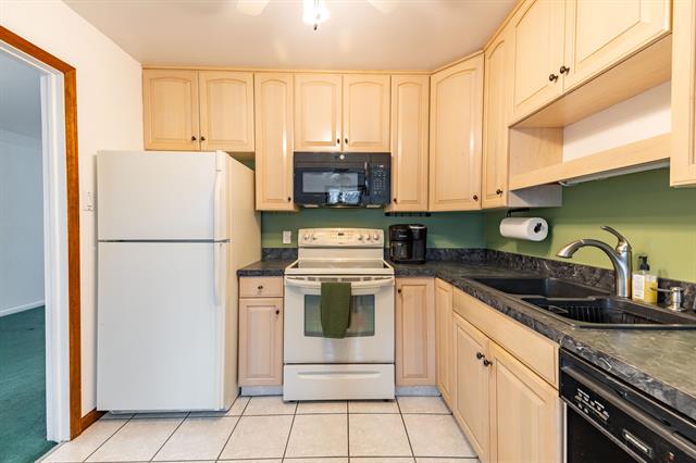 Builiding view nine for 3256 S Stella, Trenton, MI. 48183