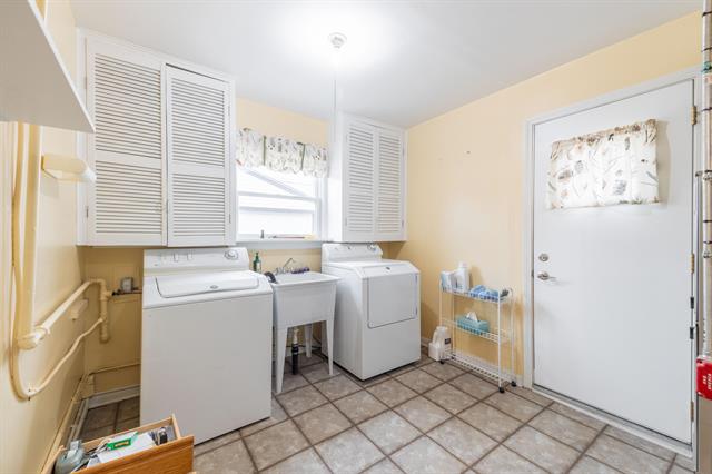 Builiding view nineteen for 3256 S Stella, Trenton, MI. 48183