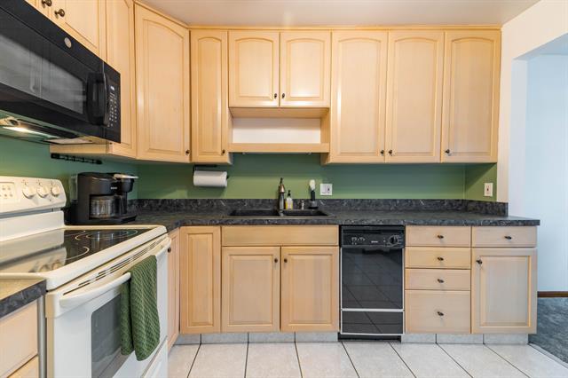 Builiding view seven for 3256 S Stella, Trenton, MI. 48183