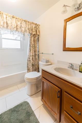 Builiding view seventeen for 3256 S Stella, Trenton, MI. 48183