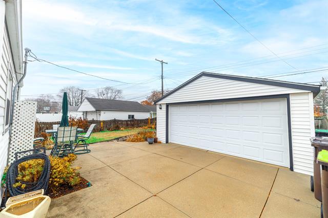 Builiding view twenty one for 3256 S Stella, Trenton, MI. 48183