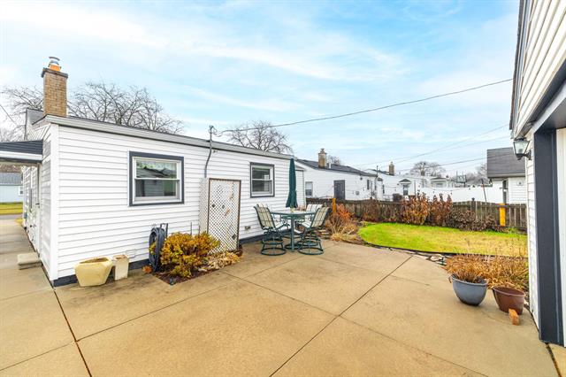 Builiding view twenty two for 3256 S Stella, Trenton, MI. 48183