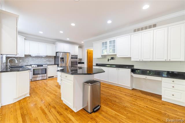 Builiding view fifteen for 22015 Ember, Grosse Ile, MI. 48138