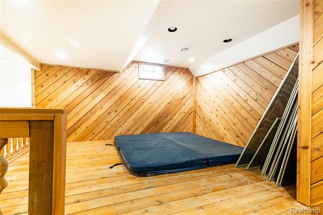 Builiding view thirty nine for 22015 Ember, Grosse Ile, MI. 48138