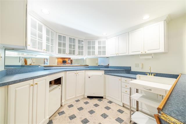 Builiding view thirty six for 22015 Ember, Grosse Ile, MI. 48138