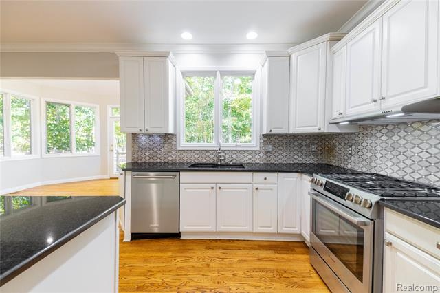 Builiding view twelve for 22015 Ember, Grosse Ile, MI. 48138