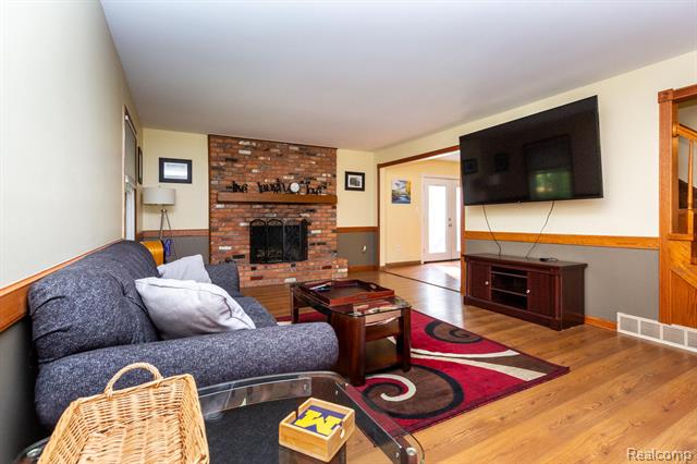 Builiding view eight for 22133 Meridian, Grosse Ile, MI. 48138