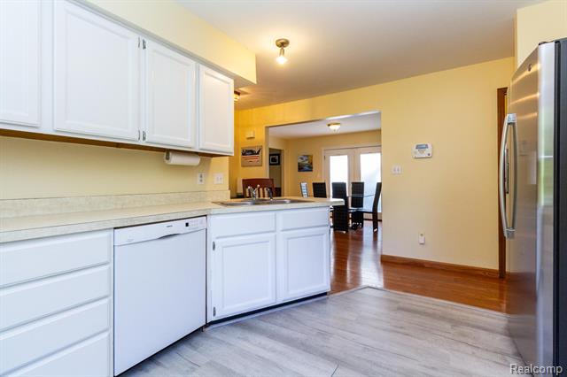 Builiding view fifteen for 22133 Meridian, Grosse Ile, MI. 48138