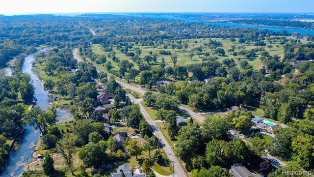 Builiding view fifty five for 22133 Meridian, Grosse Ile, MI. 48138