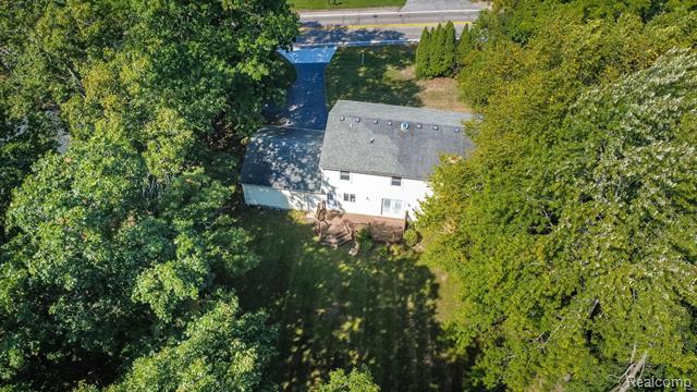 Builiding view fifty six for 22133 Meridian, Grosse Ile, MI. 48138