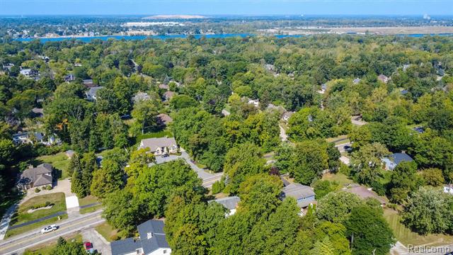 Builiding view fifty three for 22133 Meridian, Grosse Ile, MI. 48138