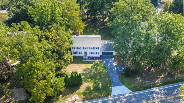 Builiding view forty eight for 22133 Meridian, Grosse Ile, MI. 48138