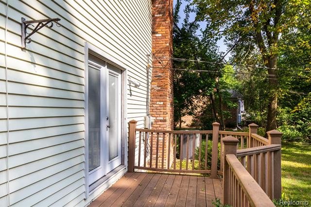 Builiding view forty five for 22133 Meridian, Grosse Ile, MI. 48138