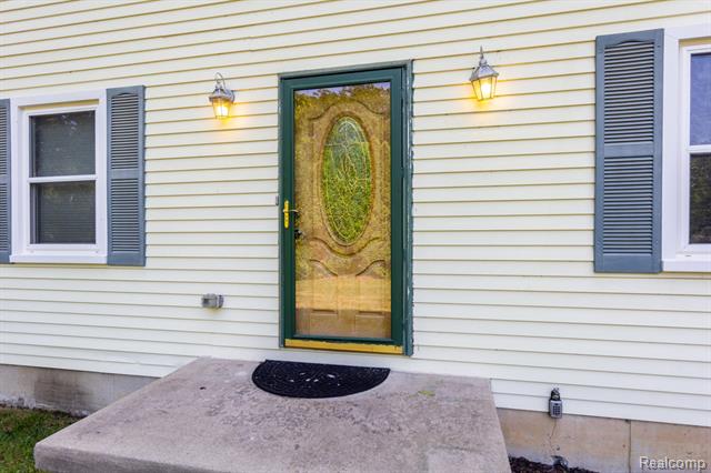 Builiding view four for 22133 Meridian, Grosse Ile, MI. 48138