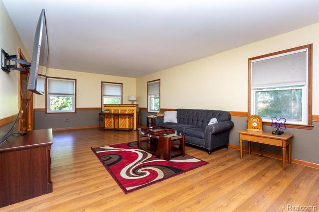 Builiding view ten for 22133 Meridian, Grosse Ile, MI. 48138