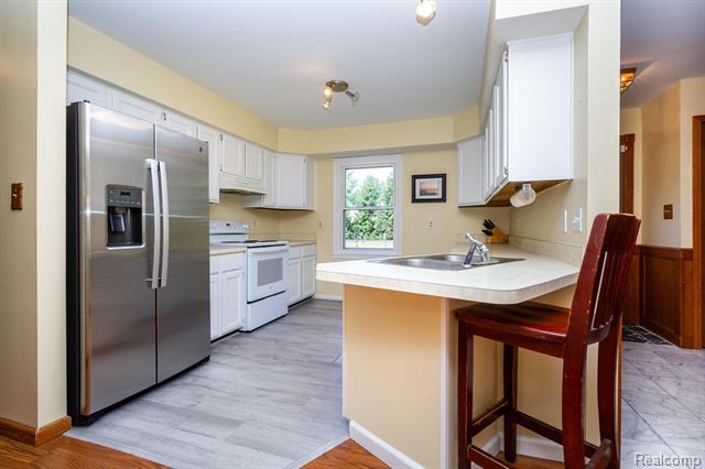 Builiding view thirteen for 22133 Meridian, Grosse Ile, MI. 48138