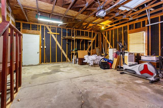 Builiding view thirty four for 22133 Meridian, Grosse Ile, MI. 48138