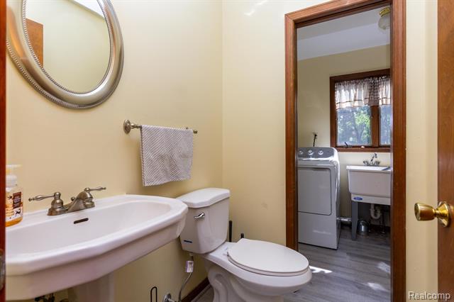 Builiding view thirty one for 22133 Meridian, Grosse Ile, MI. 48138