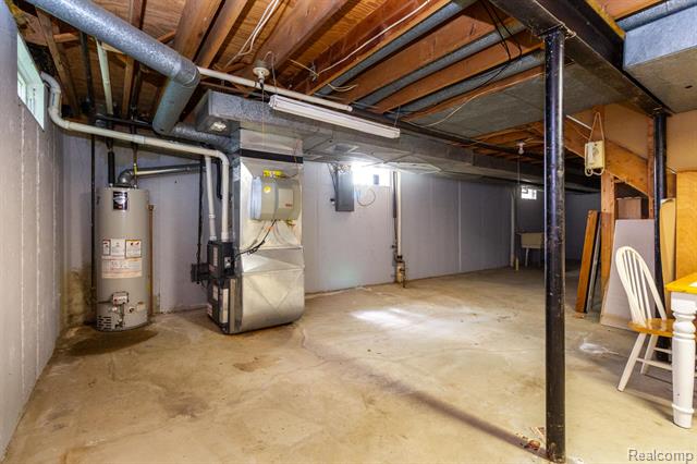 Builiding view thirty seven for 22133 Meridian, Grosse Ile, MI. 48138