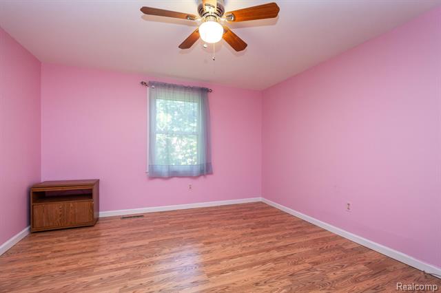 Builiding view twenty eight for 22133 Meridian, Grosse Ile, MI. 48138