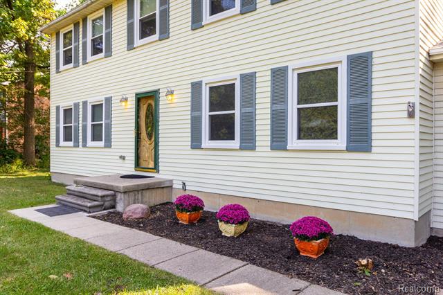 Builiding view two for 22133 Meridian, Grosse Ile, MI. 48138