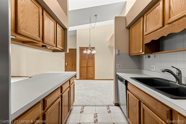 Builiding view sixteen for 1325 Harbour, Trenton, MI. 48183