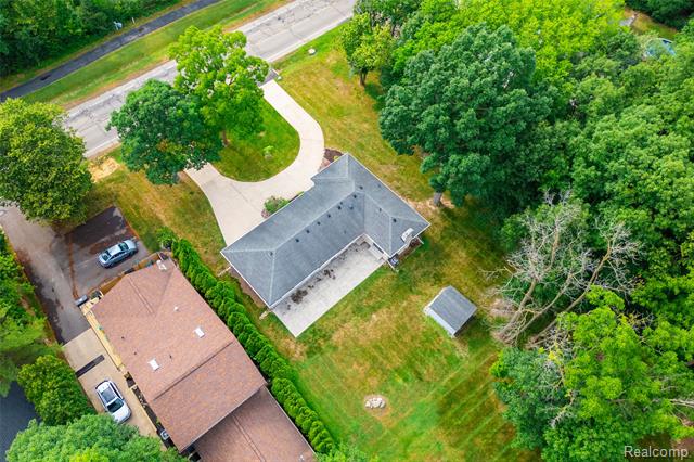 Builiding view eighteen for 21819 Meridian, Grosse Ile, MI. 48138