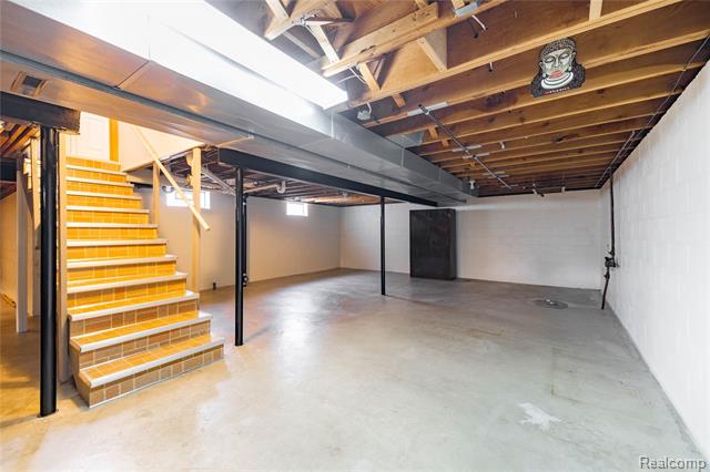 Builiding view fifteen for 21819 Meridian, Grosse Ile, MI. 48138