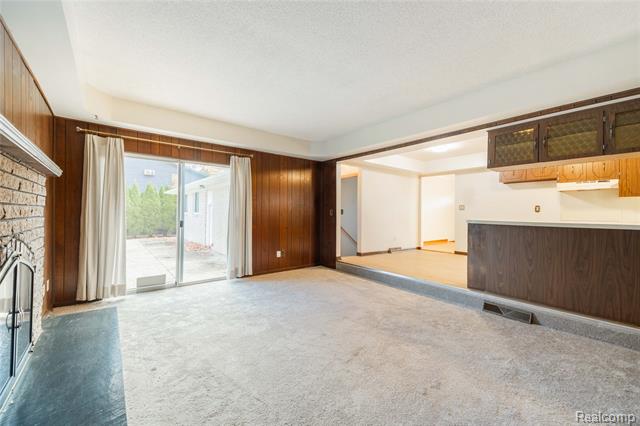 Builiding view five for 21819 Meridian, Grosse Ile, MI. 48138