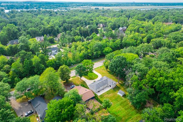 Builiding view nineteen for 21819 Meridian, Grosse Ile, MI. 48138